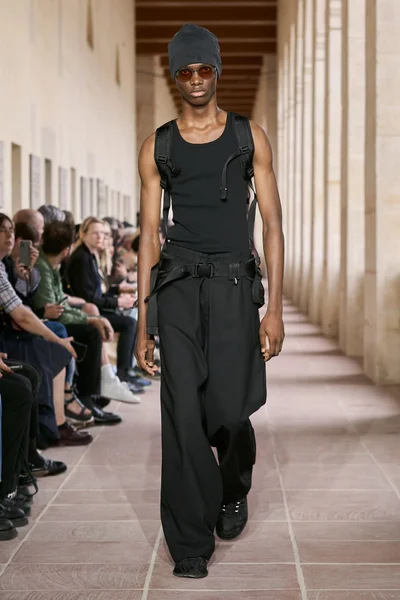 Look 15
